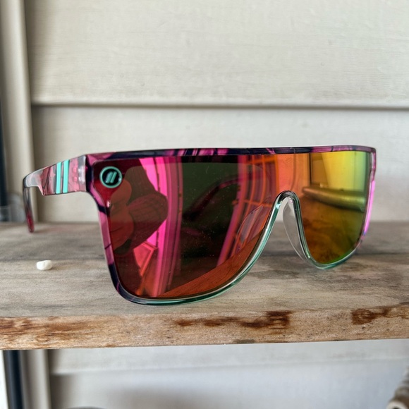 Blenders Sunglasses Active Pink Butter Unisex Polarized Buttery Bros - Picture 1 of 4